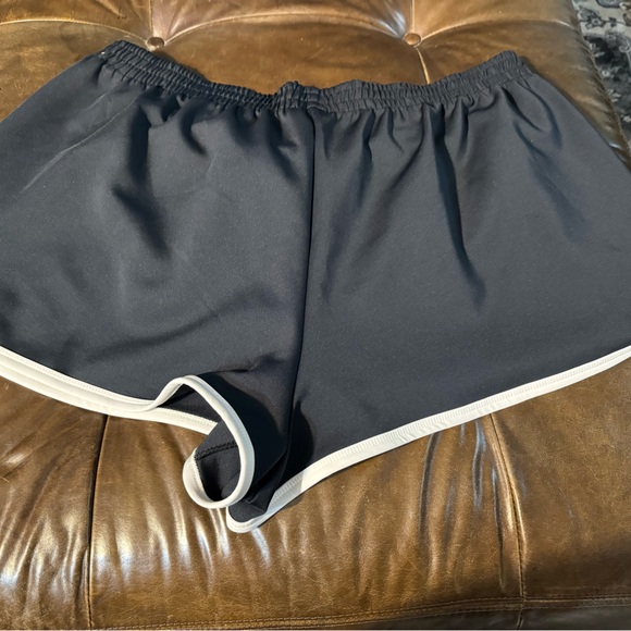SKIMS TRACK DOLPHIN SHORT size 2X - Picture 4 of 7